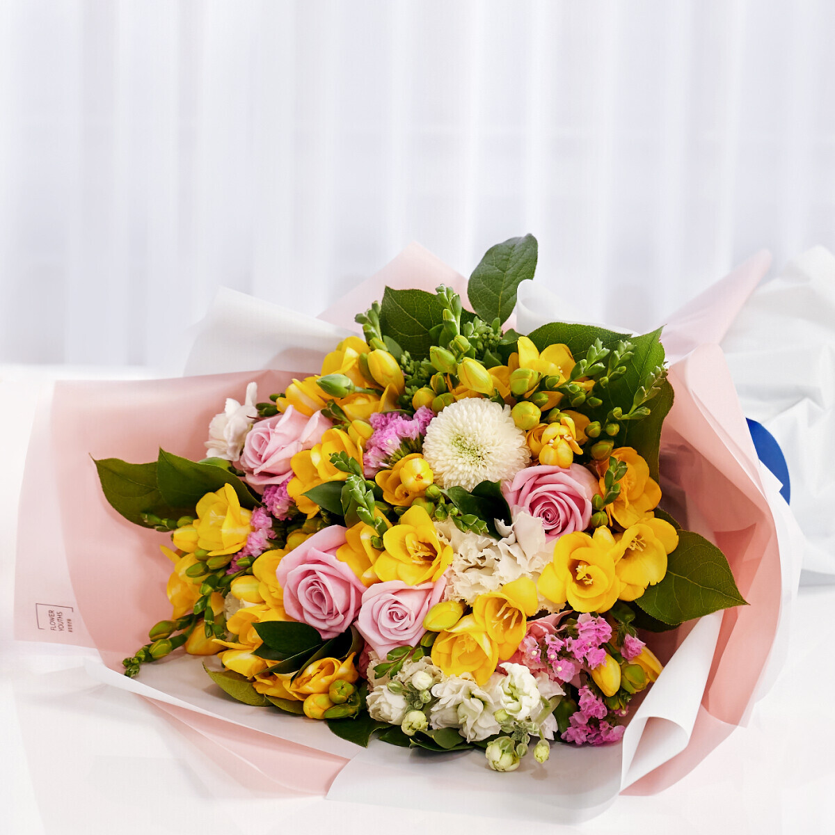 꽃집청년들,프리지아 분홍 계절꽃다발