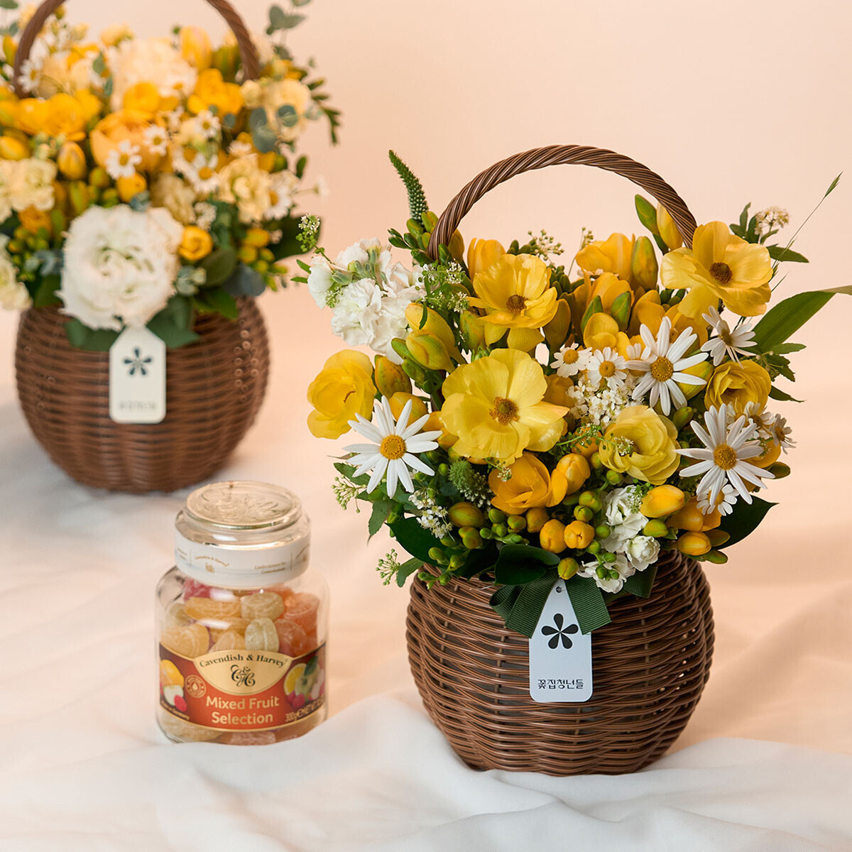 꽃집청년들,화이트데이 프리지아 꽃바구니+사탕
