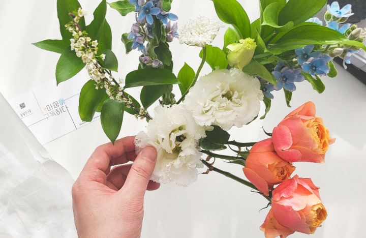 화병에 담은 꽃