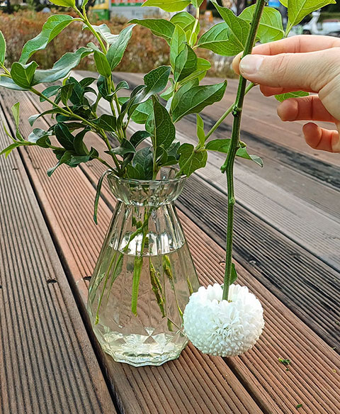 꽃을 화병에 꽂을 때 화병 꽂이 길이 측정하는 법